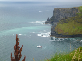 Cliffs of Moher - Touristenattraktion zu Land und zu Wasser...