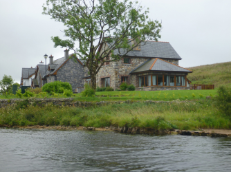 Schöne Villas am See...