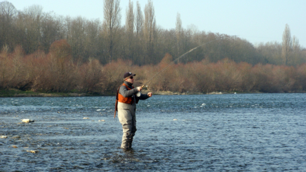 Felix beim Forellenfischen - Altrhein 2011