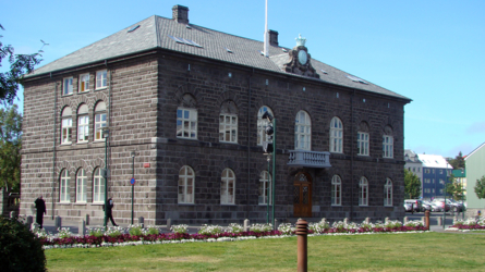 Das Parlamentsgebäude in Reykjavik