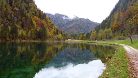 Traumhafte Herbstfarben am Ausweichgewässer Förchensee