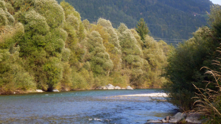 Schöne Flusslandschaft