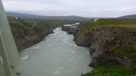 Unterhalb des Godafoss, man beachte die Wasserfarbe...