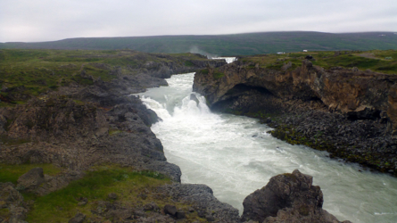 Besichtigung des Godafoss weiter oben am Fluss
