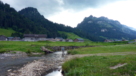 Schönenbach liegt auf ca. 1020m über Meer und gilt als eine der schönsten Vorsäss-Siedlungen im Bregenzerwald