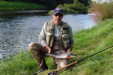 Daniel mit einem Grilse, released.
